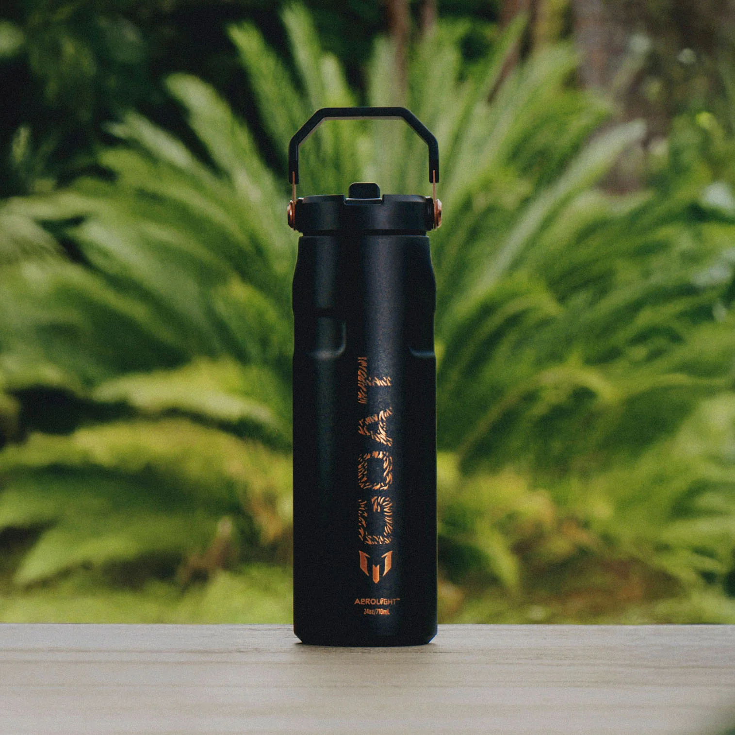 Garrafa Térmica Aerolight Flip Straw Messi Black Stanley | 710ml - Image 4