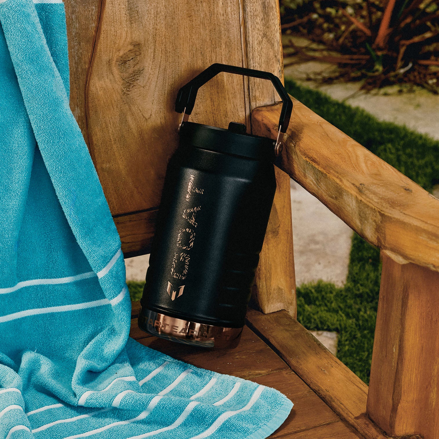 Jug Térmica Flip Straw Messi Black Stanley | 1.9L - Image 7
